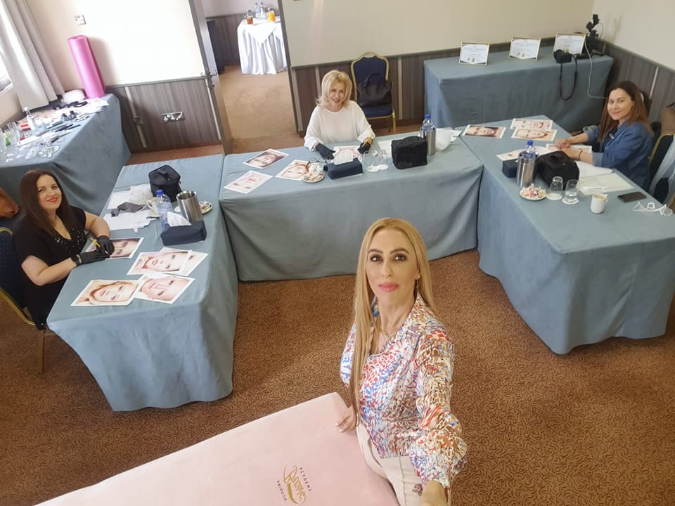 Πρώτο σεμινάριο για σχηματισμό φρυδιών!